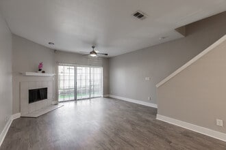 Shiloh Park in Plano, TX - Building Photo - Interior Photo