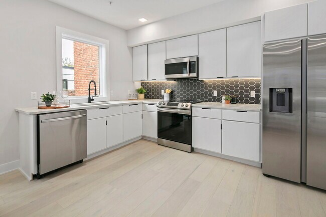 1532 N Capitol St NW, Unit 203 in Washington, DC - Building Photo - Building Photo
