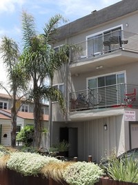 Bayside Apartments in San Diego, CA - Building Photo - Building Photo