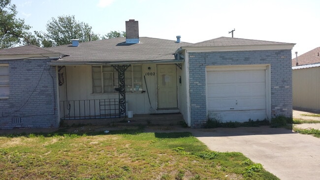 property at 1002 N Woodland St