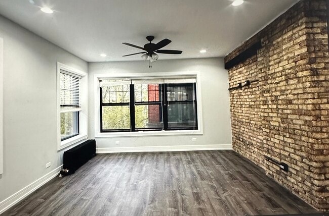 1058 W Glenlake Ave, Unit 2 in Chicago, IL - Building Photo - Building Photo