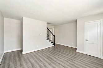 1399 Deanwood Rd in Parkville, MD - Building Photo - Building Photo