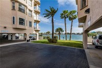 9359 Blind Pass Rd in St Pete Beach, FL - Foto de edificio - Building Photo