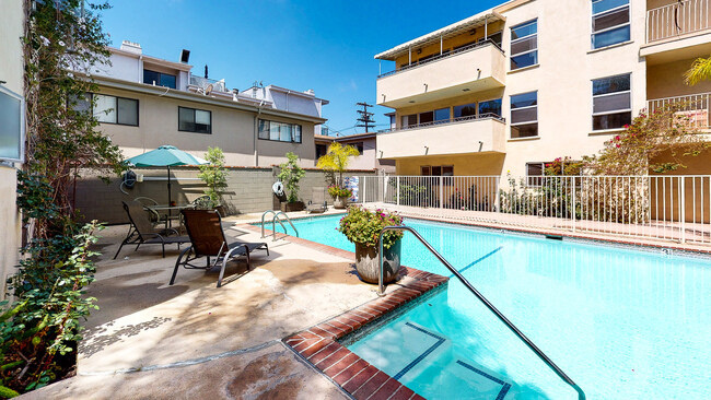 Beau Rivage Apartments in Los Angeles, CA - Foto de edificio - Building Photo