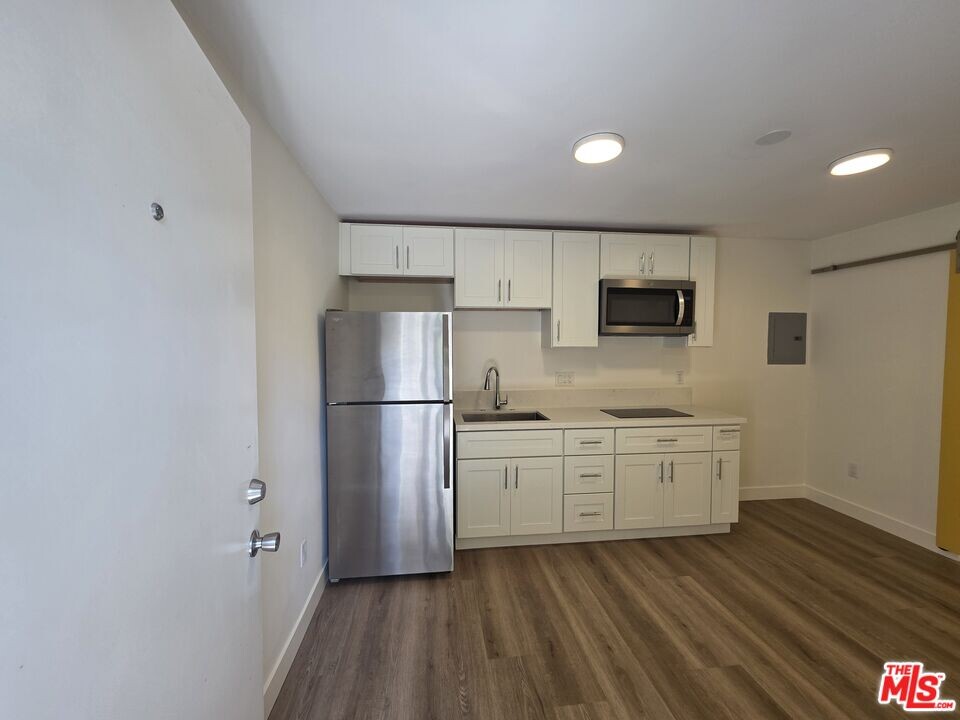 11209 W Sardis Ave in Los Angeles, CA - Building Photo