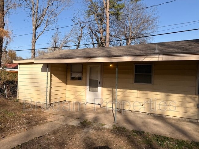 property at 1615 N Main St