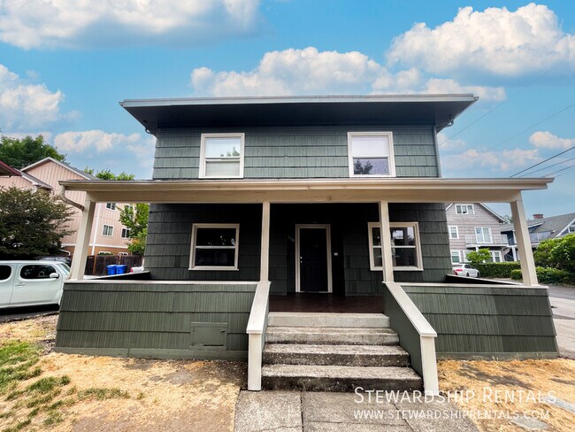1543 Ferry St in Eugene, OR - Foto de edificio - Building Photo