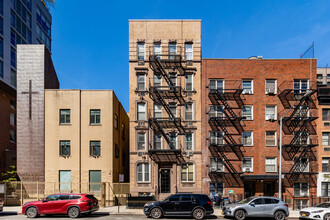 331 E 33rd St in New York, NY - Building Photo - Building Photo