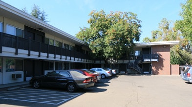 Tower View Apartments in Stockton, CA - Building Photo - Building Photo