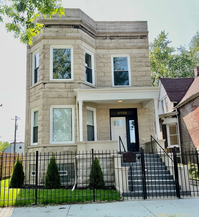 5738 S Sangamon St in Chicago, IL - Building Photo