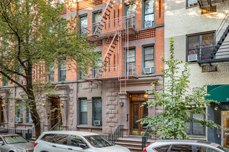 332 E 77th St in New York, NY - Building Photo - Building Photo