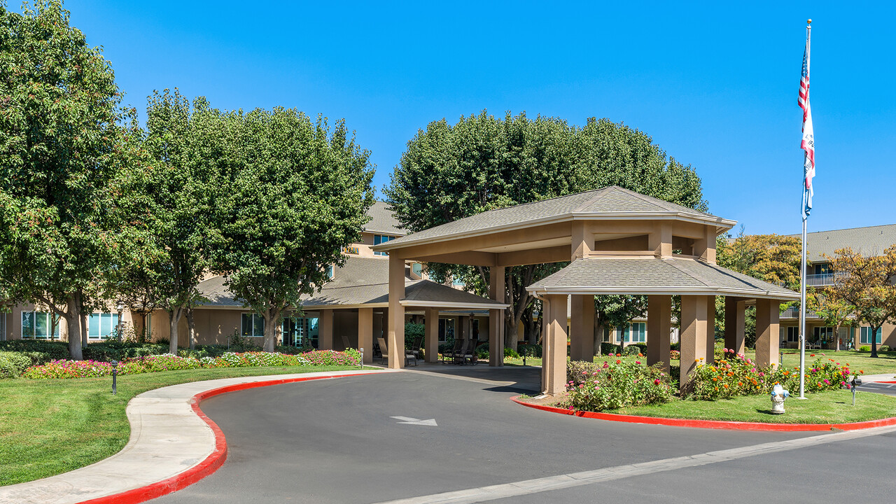 Sierra Hills Independent Senior Living in Porterville, CA - Foto de edificio