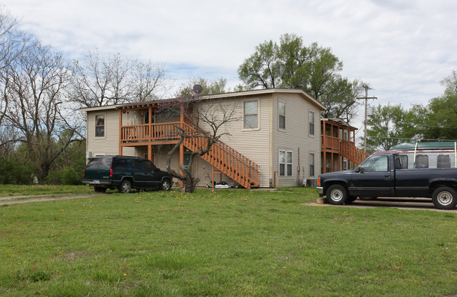 1601 NW Central Ave in Topeka, KS - Foto de edificio - Building Photo