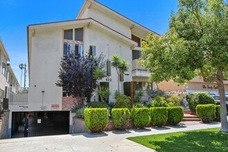 932 10th St in Santa Monica in Santa Monica, CA - Building Photo - Building Photo