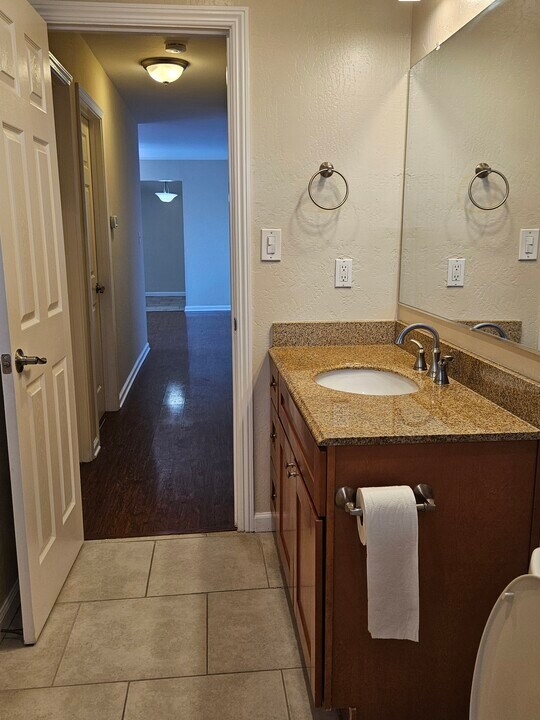 874 Castlewood Dr, Unit #4 in Los Gatos, CA - Foto de edificio