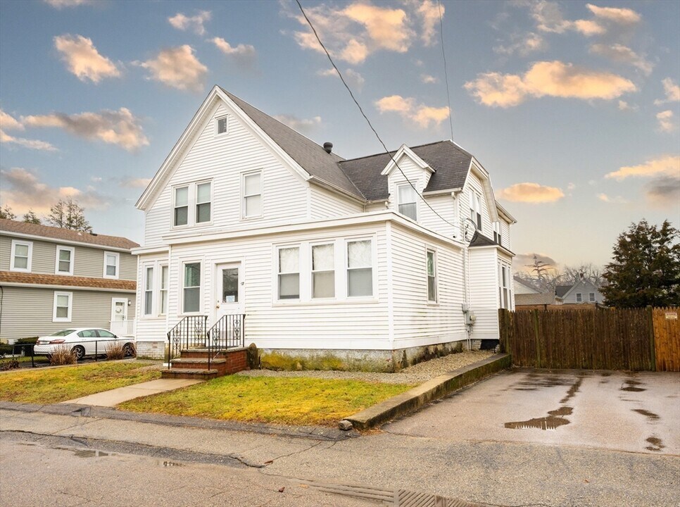 17 Boscobel St in Braintree, MA - Building Photo