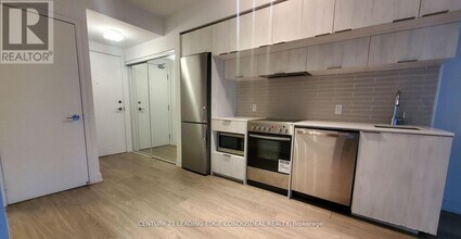 181 Dundas St E in Toronto, ON - Building Photo - Building Photo