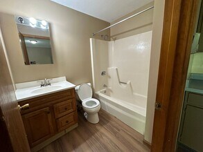 35A-B N Whitney St, Unit 35B North Whitney Street in Amherst, MA - Building Photo - Building Photo