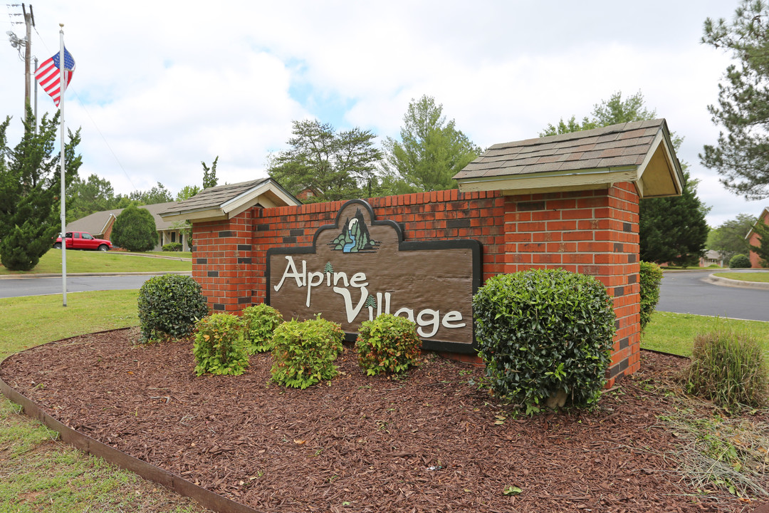 Alpine Village Apartments in Florence, AL - Building Photo