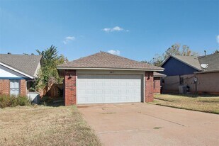 2817 Green Canyon Dr in Edmond, OK - Building Photo