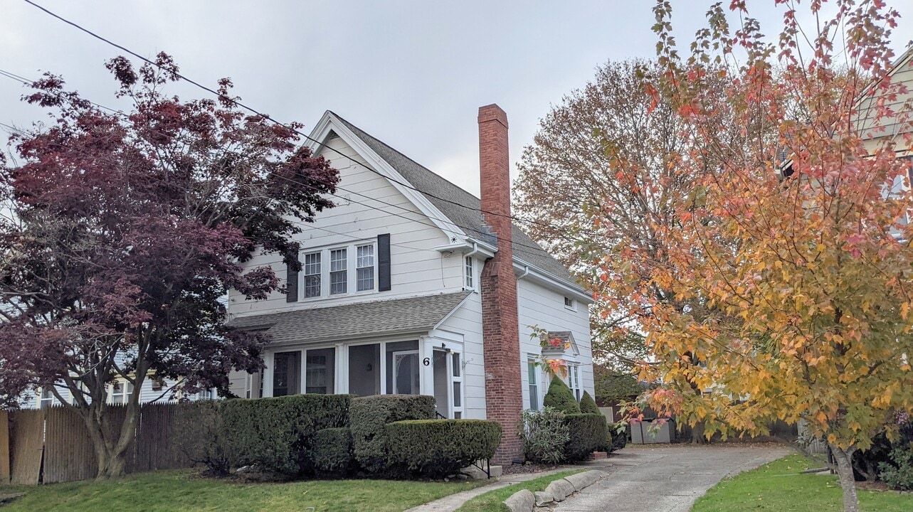 6 Prospect St, Unit 1 in Cranston, RI - Building Photo