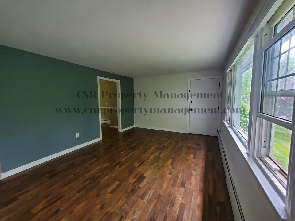 8 Myles Standish Dr in Haverhill, MA - Building Photo