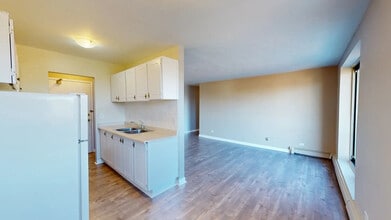 Forest Ave Apartments in Hamilton, ON - Building Photo - Building Photo