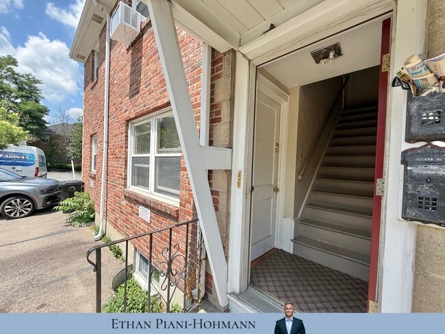 17 Aldrich Rd, Unit A