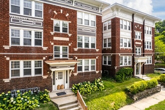 Swope Plaza Apartments in Kansas City, MO - Foto de edificio - Building Photo