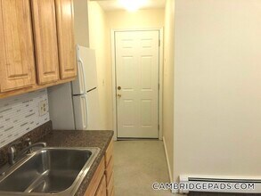122 Berkshire St in Cambridge, MA - Building Photo - Building Photo