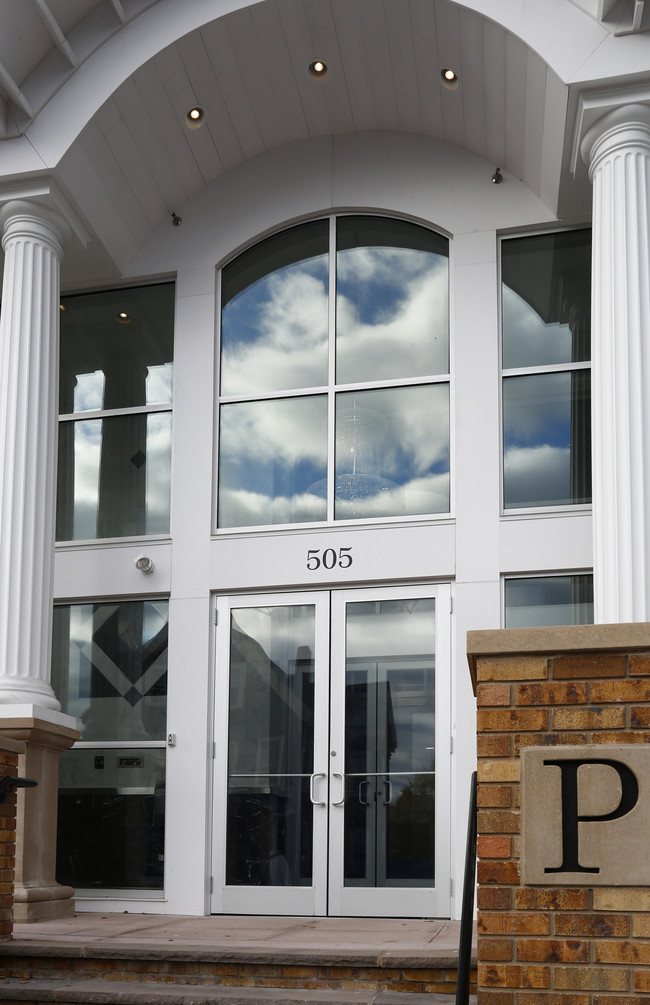 Pleasant Street Towers in Malden, MA - Foto de edificio - Building Photo