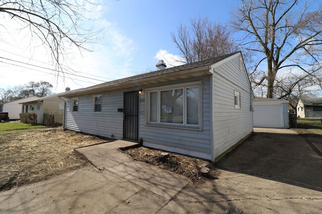 property at 2332 Marshalltown Ln