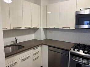 EAST 63 STREET in New York, NY - Building Photo - Building Photo