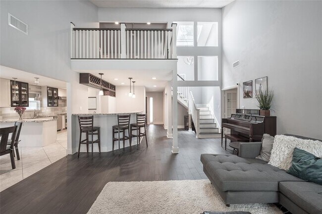 property at 1407 Lakecliff Dr