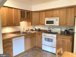 9 Suntop Ct in Baltimore, MD - Building Photo - Building Photo