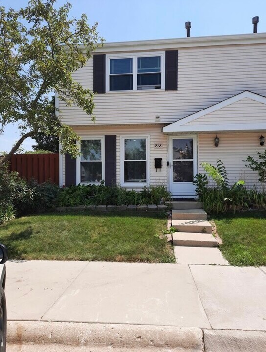 1838 Jamestown Cir, Unit 1838 Jamestown Cir in Hoffman Estates, IL - Building Photo