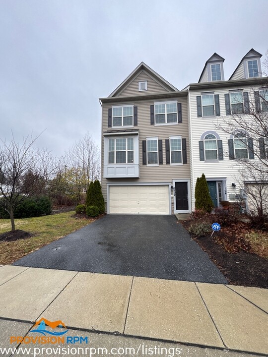 1102 Carinoso Cir in Severn, MD - Building Photo