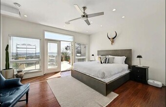 3711 Highland Dr in Austin, TX - Building Photo - Building Photo