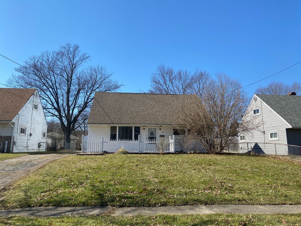 236 N Beverly Ave in Youngstown, OH - Building Photo