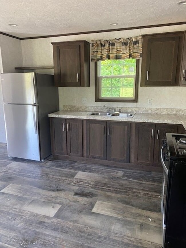 property at 551 Lauschtown Rd