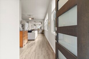 248 Crest Edge St in Montgomery, TX - Building Photo