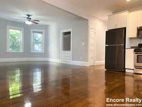 19 Parker Hill Ave, Unit 2 in Boston, MA - Foto de edificio - Building Photo