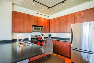 873 N Larrabee St-Unit -5 in Chicago, IL - Building Photo - Building Photo