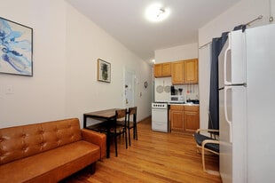 7 E 91st St in New York, NY - Building Photo