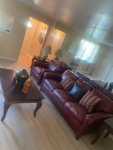 178 E Fariston Dr in Philadelphia, PA - Building Photo - Building Photo