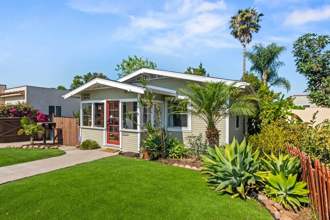 4586-4590 Arizona St in San Diego, CA - Building Photo