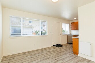 Back Nine Apartments in Seattle, WA - Building Photo - Building Photo