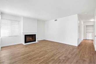 46 Eagle Run in Irvine, CA - Foto de edificio - Building Photo