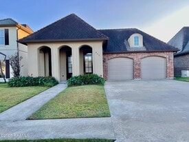 411 Dunvegan Ct in Lafayette, LA - Building Photo