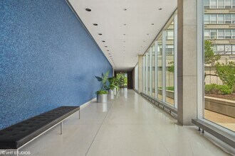 4800 S Chicago Beach Dr in Chicago, IL - Building Photo - Building Photo